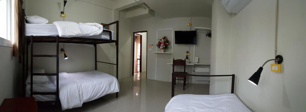 Hostel Check @chareon Krung Bangkok
