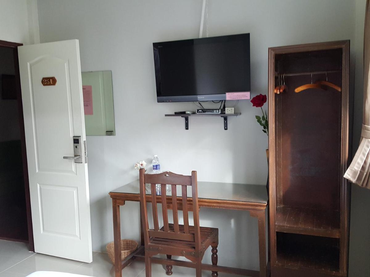 Check @chareon Krung Hostel Bangkok
