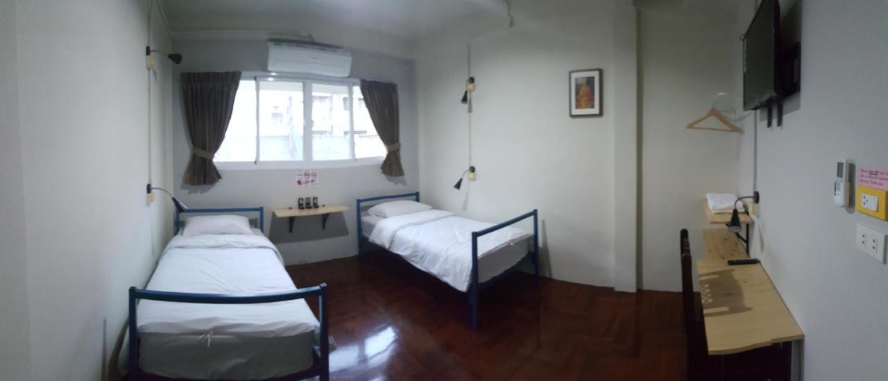 Check @chareon Krung Hostel