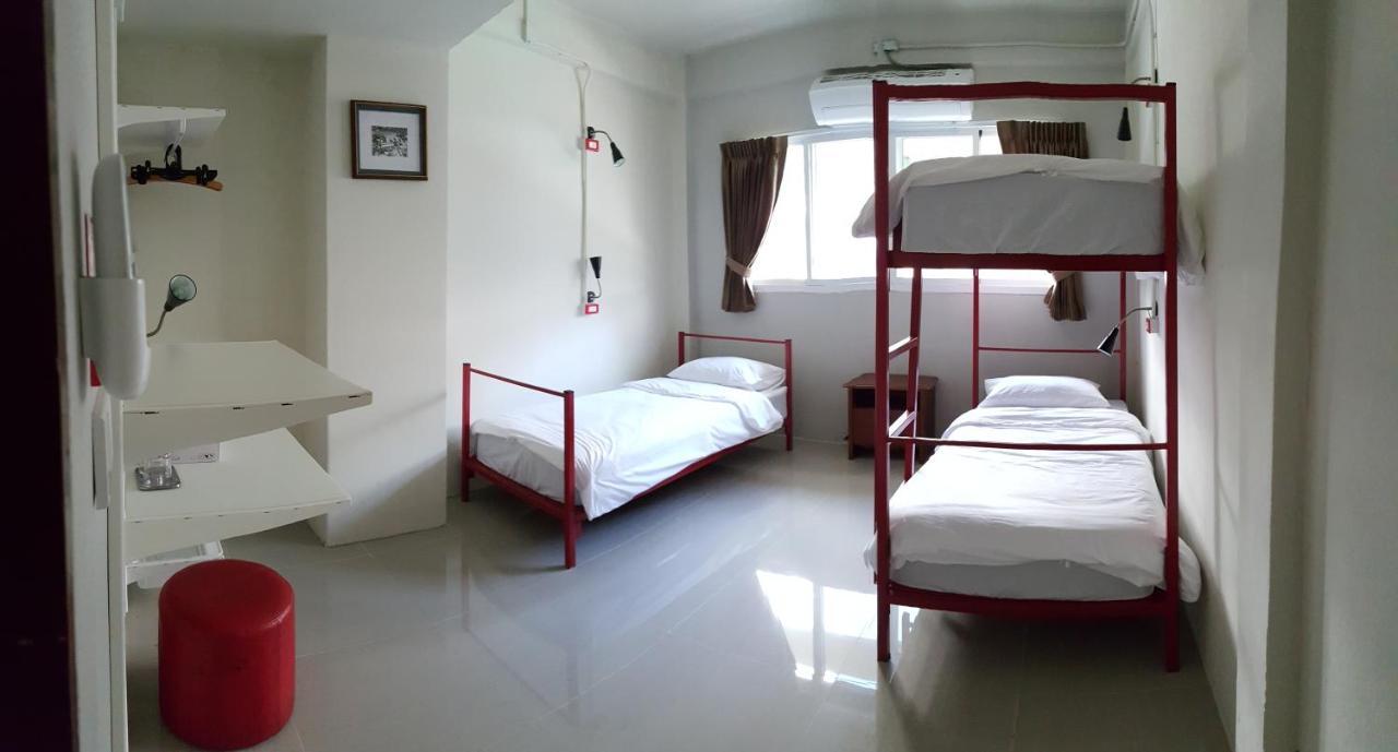 Hostel Check @chareon Krung Bangkok