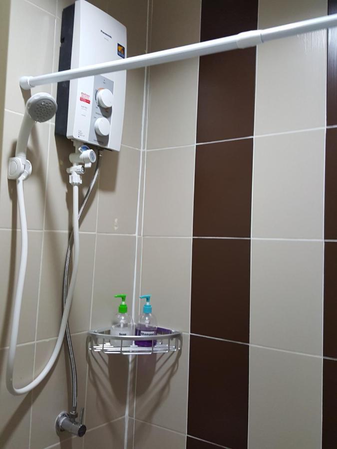 Check @chareon Krung Hostel