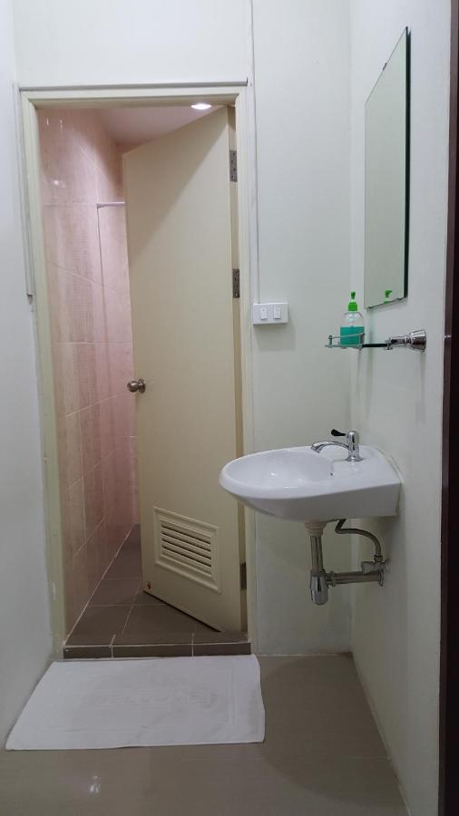 Hostel Check @chareon Krung Bangkok