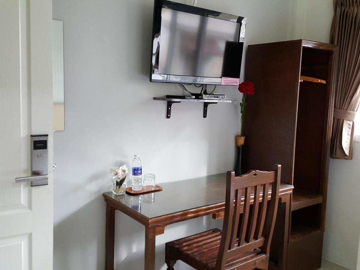 Hostel Check @chareon Krung Bangkok
