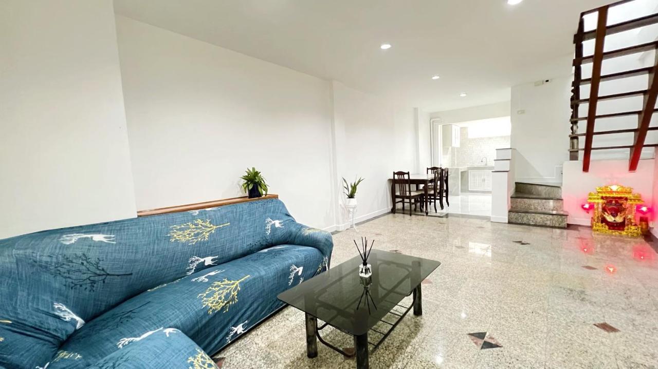 Holiday home Private 4bedrooms-parking-weekly Special Offer *