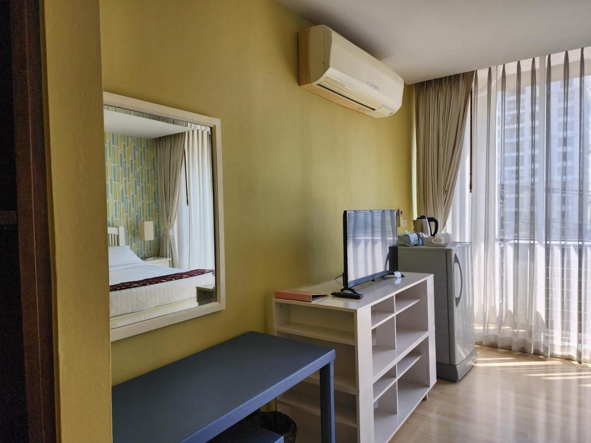 August Hotel