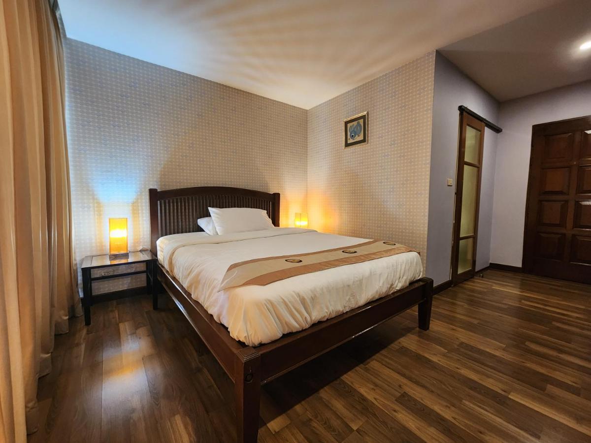Hotel August 3*