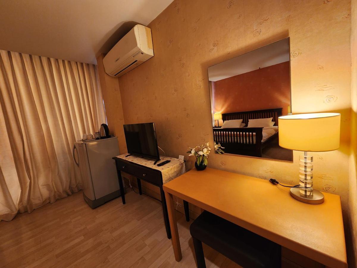 August Hotel