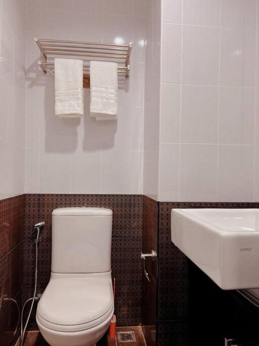 Apartment 29th Floor Studio, Cozy Workplace, Long Stay, Wide Space *