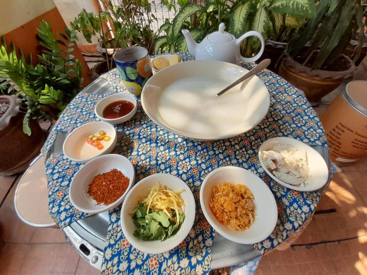 Airport Convenience Inn: Breakfast & Quick Transit Access Apartment Bangkok