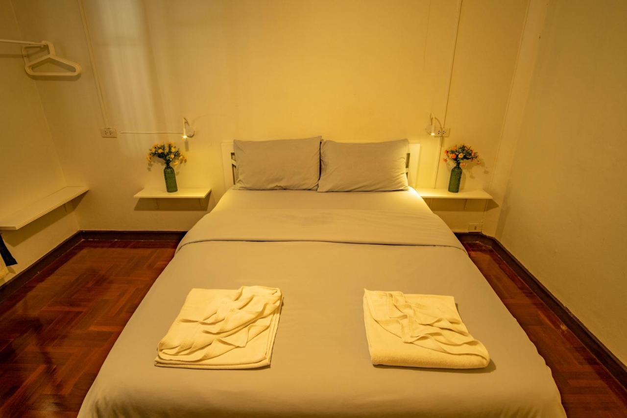 Home16 Sukhumvit16 Albergue *