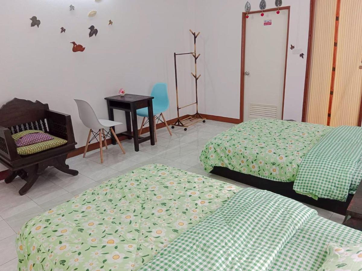 Apartment Airport Convenience Inn: Breakfast & Quick Transit Access Bangkok