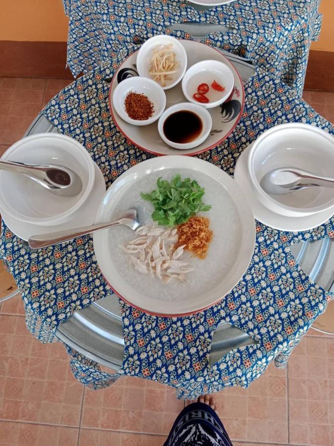 Airport Express: Convenient With Breakfast Apartment
