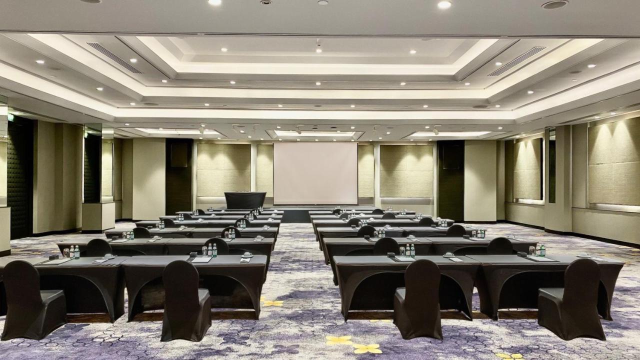 Holiday By Ihg Hotel 4*