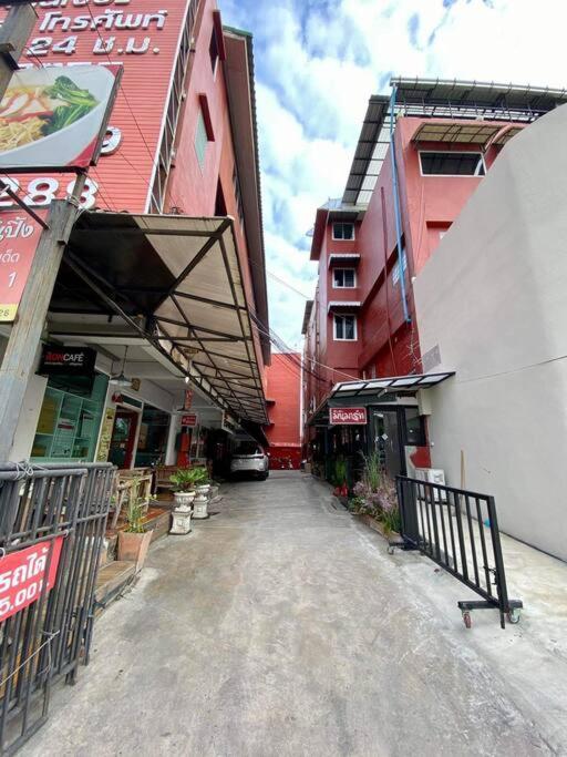 Ratanawong Place 815