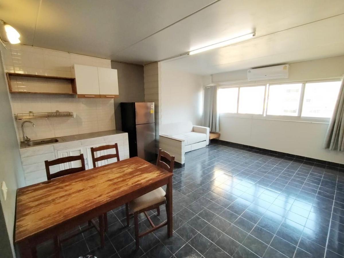 Popular Muang Thong Thani Near Impact Apartment