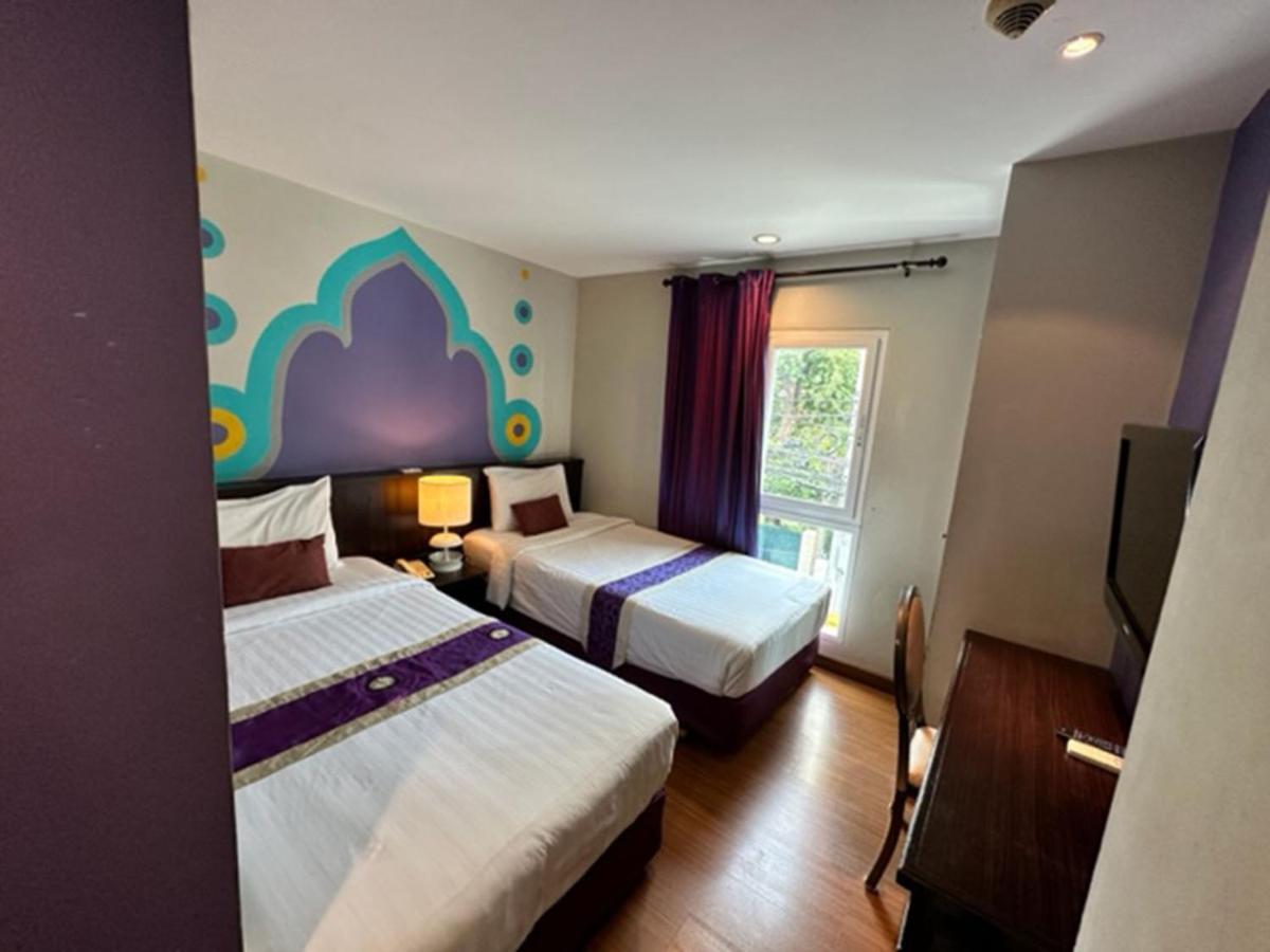 Sawasdee @ Sukhumvit Soi 8 Hotel 3*