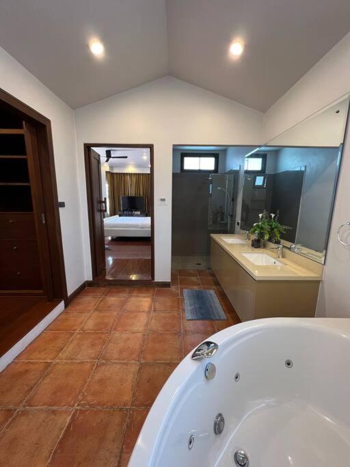 Villa Thong Lo Private Pool In The Center Of
