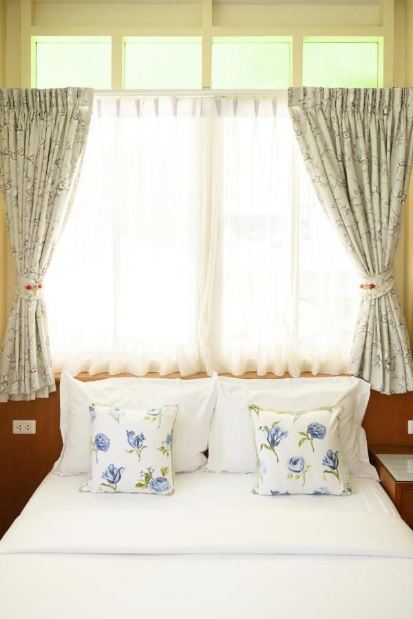 Baan Dinso Hostel