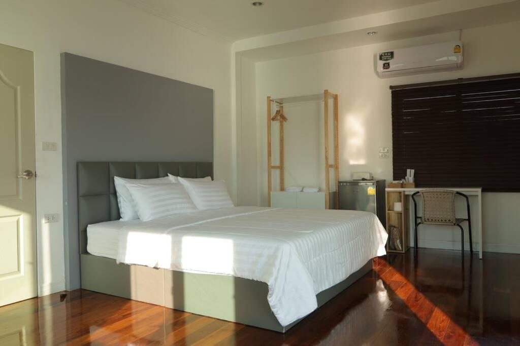 Riverfront House/chao Phraya River/baan Rimphraya Vakantiehuis Bangkok