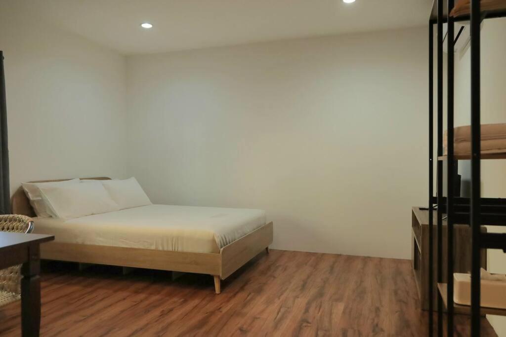 Riverfront House/chao Phraya River/baan Rimphraya Vakantiehuis Bangkok