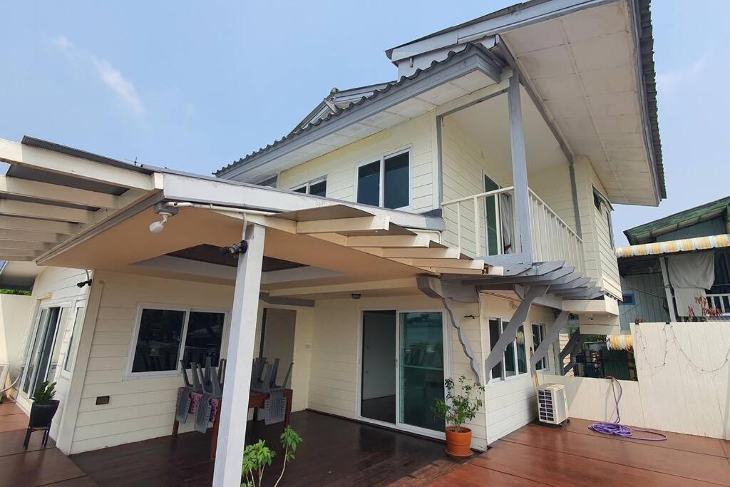 Riverfront House/chao Phraya River/baan Rimphraya Vakantiehuis *
