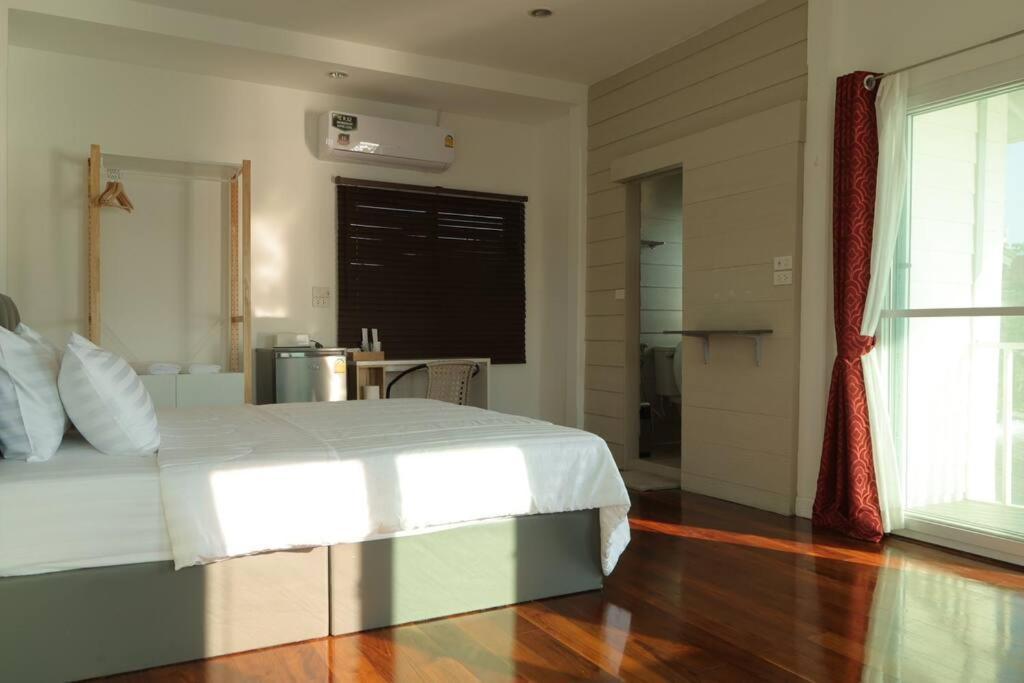 Riverfront House/chao Phraya River/baan Rimphraya *