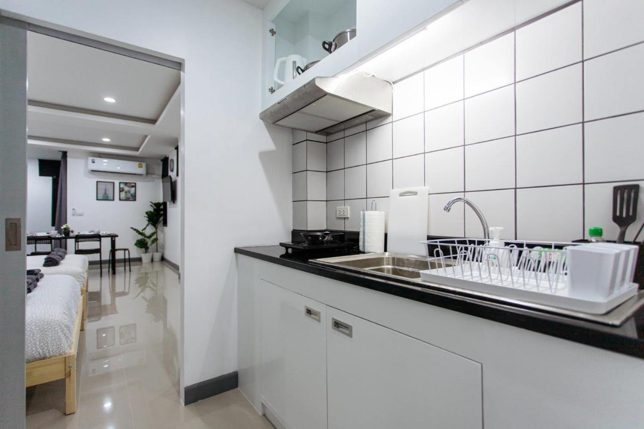 P3 Silom Large 2beds Full Kitchen Wifi 4-6pax Apartment Bangkok