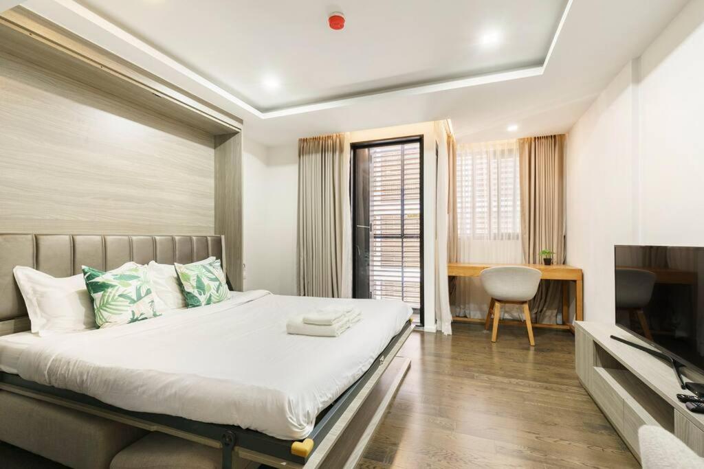 Modern Room,sky Pool, Bts Asok,sukhumvit Apartment