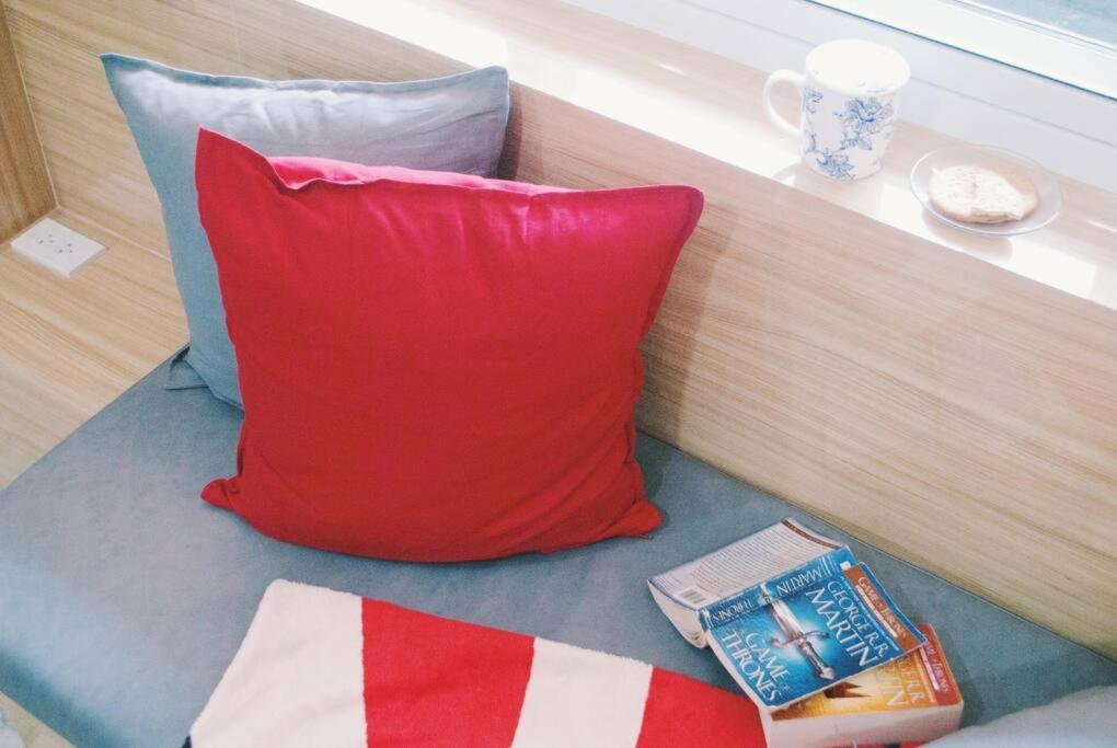 Double Studio, Private Bath, Shared Kitchen With Local Family By Pillows & Purrs * Bangkok