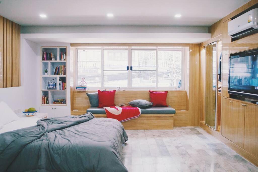 Apartment Double Studio, Private Bath, Shared Kitchen With Local Family By Pillows & Purrs Bangkok