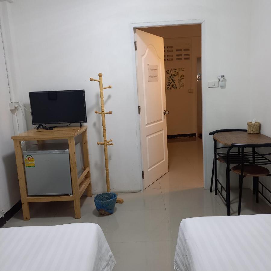 Hostel Happy