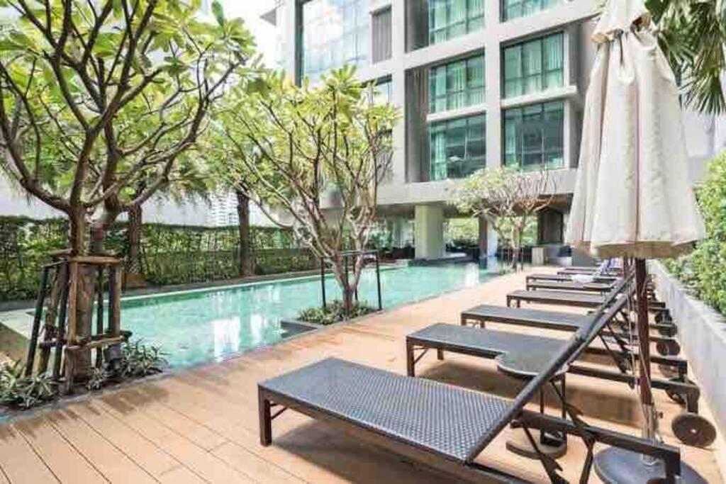 Luxurious In Prime Area