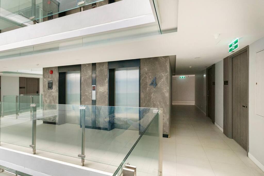 Modern Room,sky Pool, Bts Asok,sukhumvit *