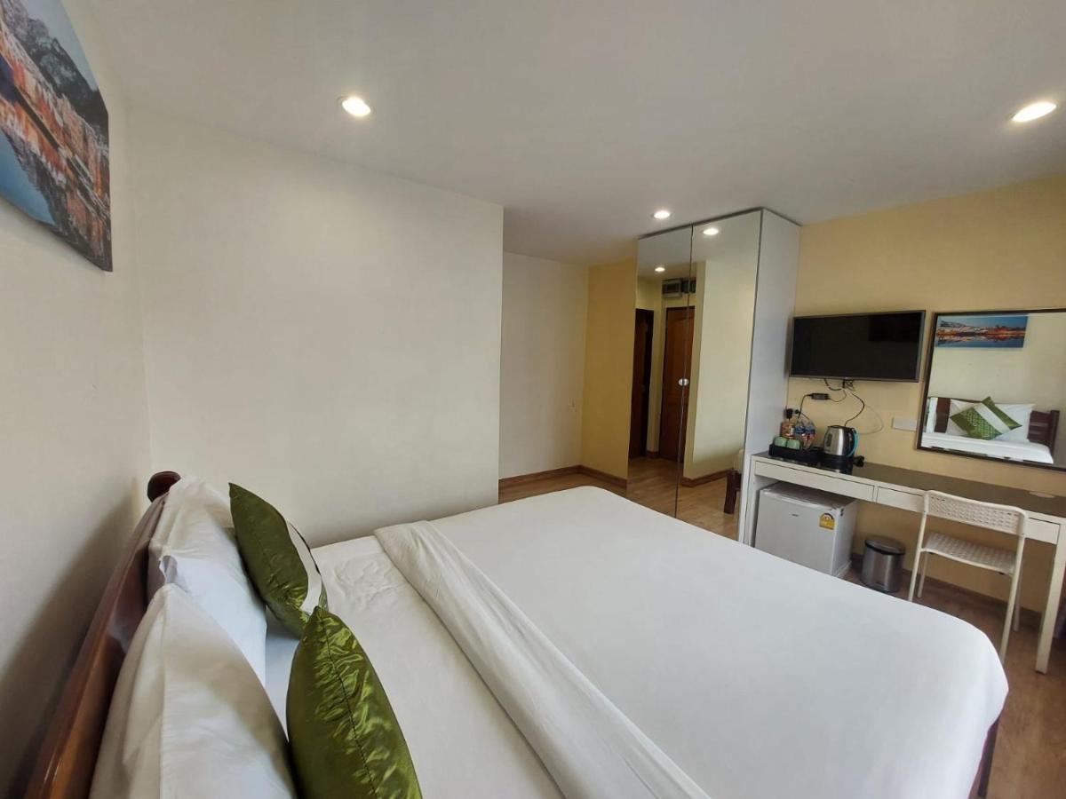 Hotel V Check Sukhumvit 22 3*
