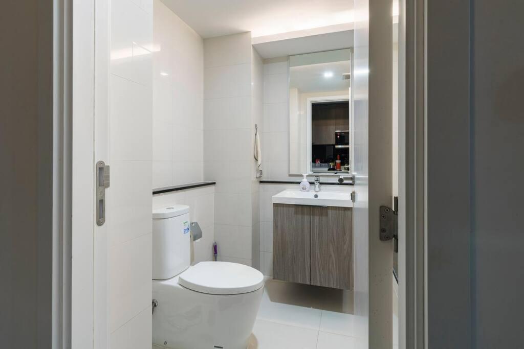 Apartment Modern Room,sky Pool, Bts Asok,sukhumvit