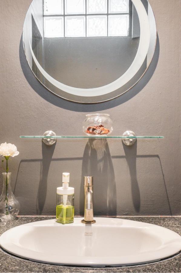 Laid Back Living In A Retro Chic Retreat *