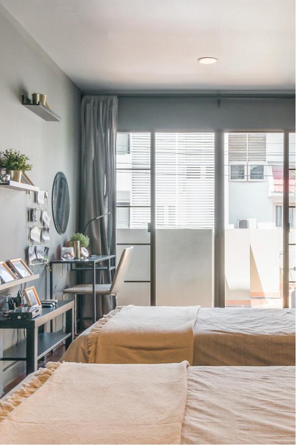 Apartment Laid Back Living In A Retro Chic Retreat *