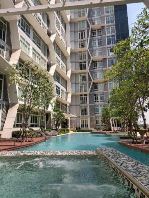 High-class 2bed Skyview Just 1-step From Bts Onnut Apartemen Bangkok