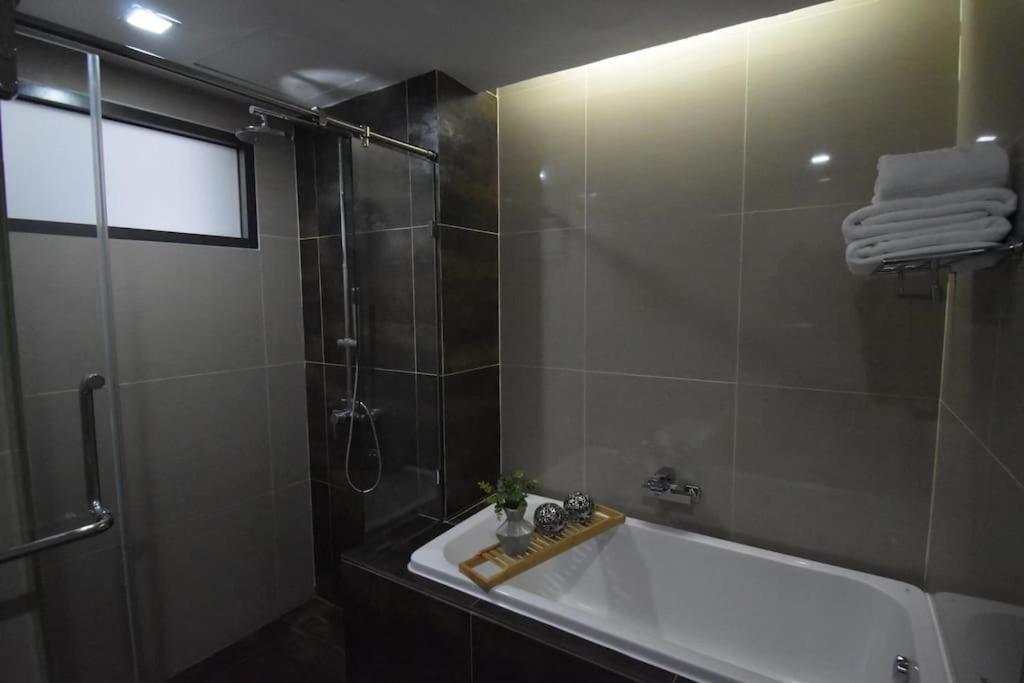 Apartemen Qube Suites Sukhumvit46 Superior 2 Bedroom 206 *