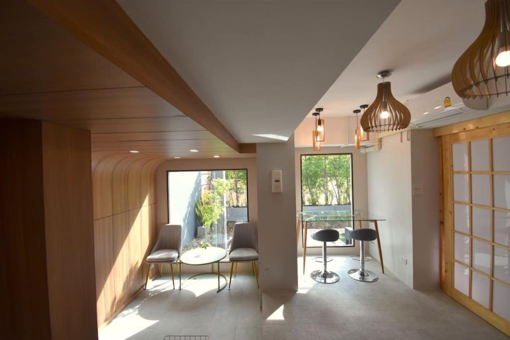 Qube Suites Sukhumvit46 Superior 2 Bedroom 206