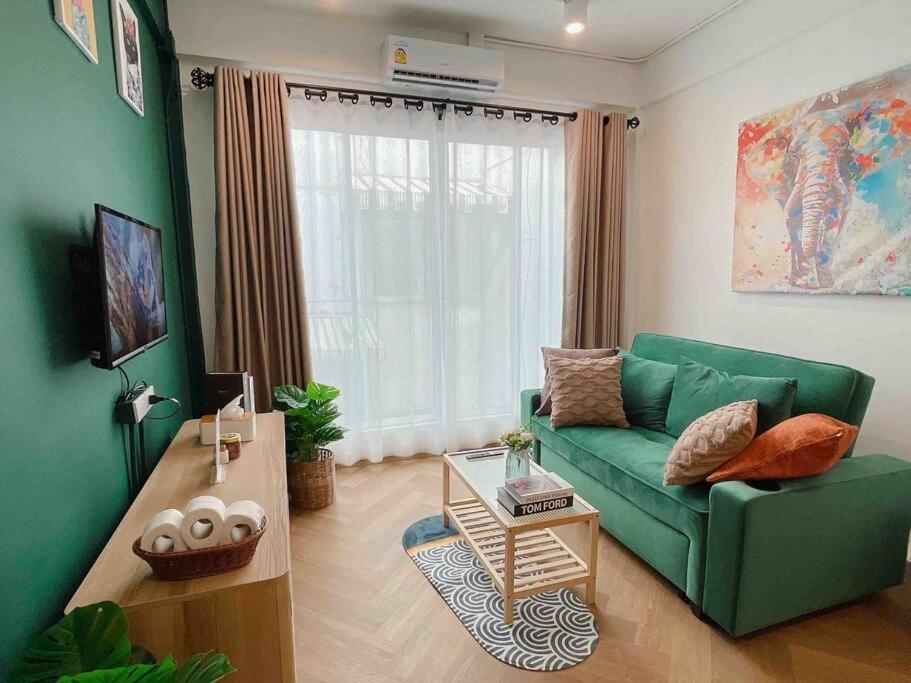 Entire Floor,decorated Cozy Home,near Grand Palace Apartment