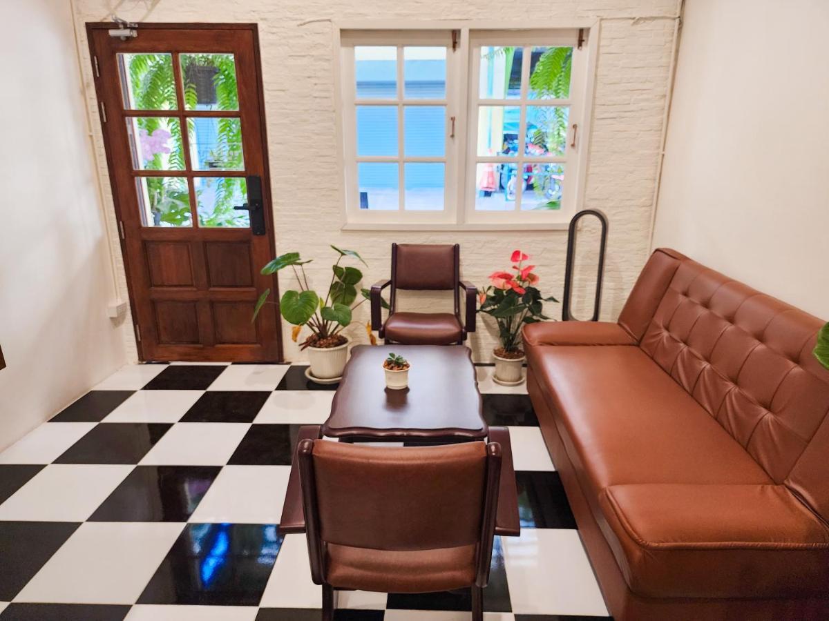 Noir Cafe And Chinatown Hostel Bangkok