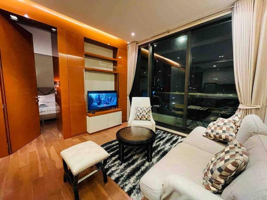 Luxury 1bed 1bath 300m Bts Phrom Phong, Emporium Emsphere Emquartier Pangsapuri *