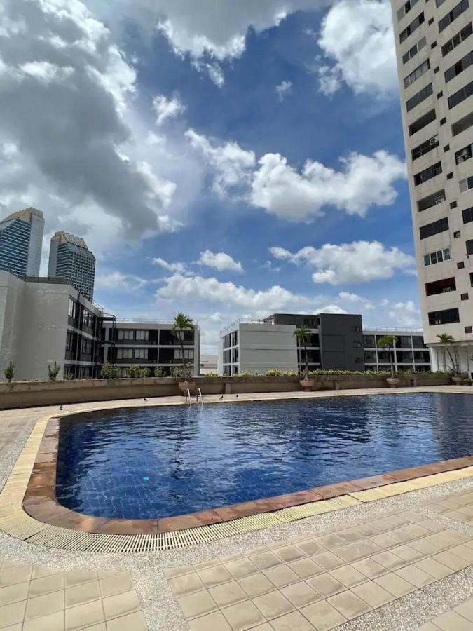 3 Bedroom Panoramic Penthouse With Kitchen Apartment *