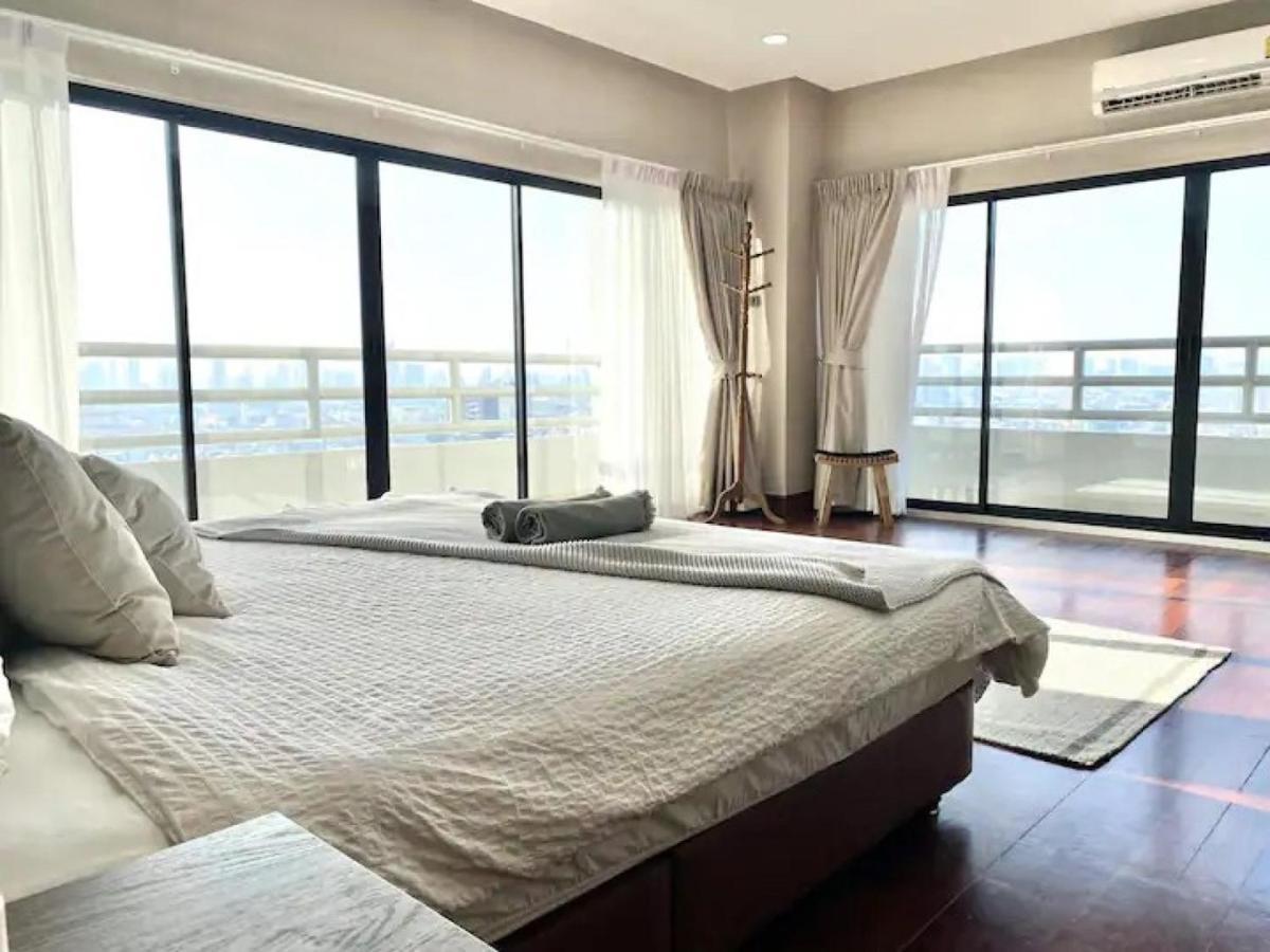 3 Bedroom Panoramic Penthouse With Kitchen Apartment *