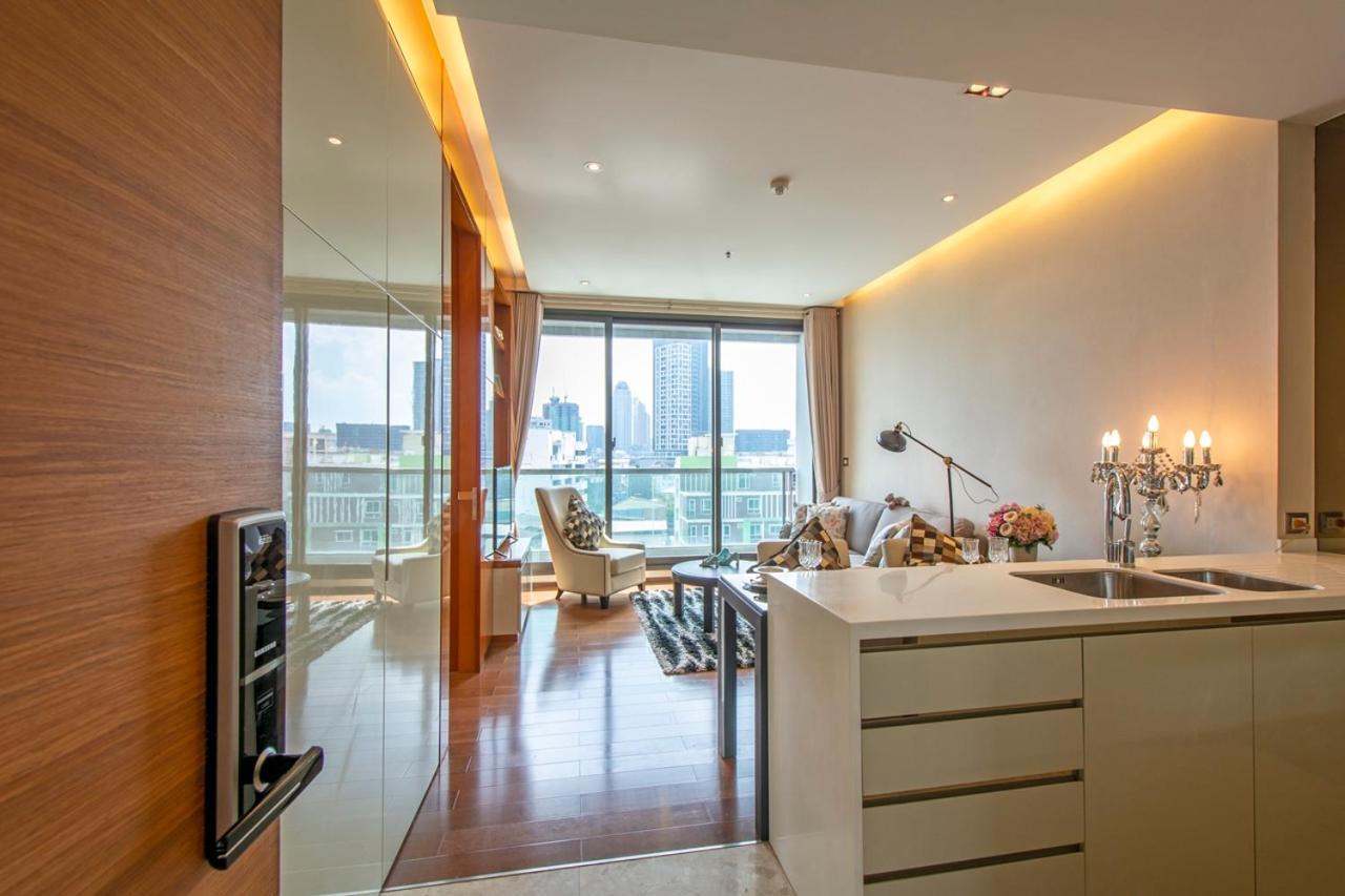 Luxury 1bed 1bath 300m Bts Phrom Phong, Emporium Emsphere Emquartier