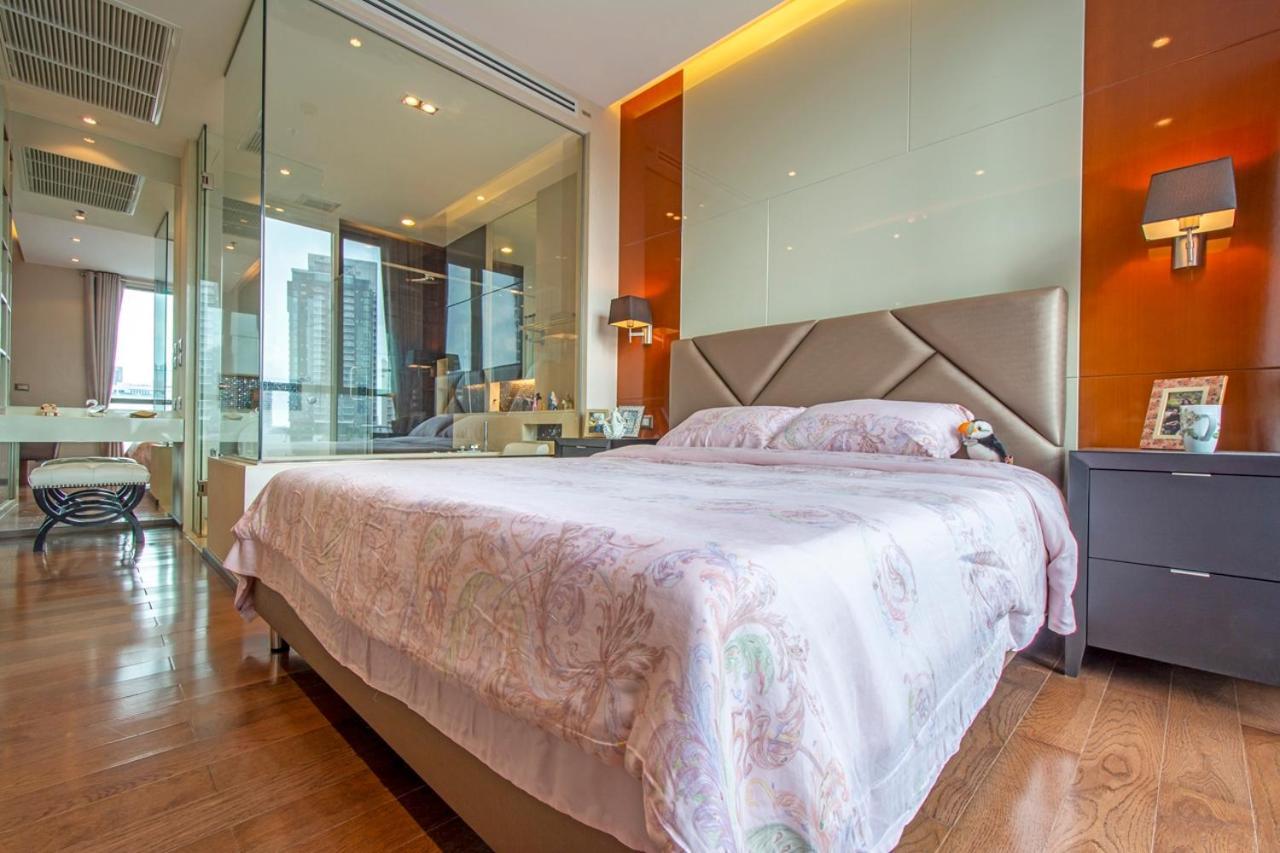 Luxury 1bed 1bath 300m Bts Phrom Phong, Emporium Emsphere Emquartier * Bangkok