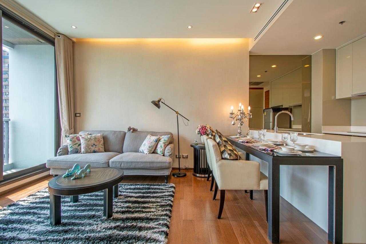 Luxury 1bed 1bath 300m Bts Phrom Phong, Emporium Emsphere Emquartier * Bangkok