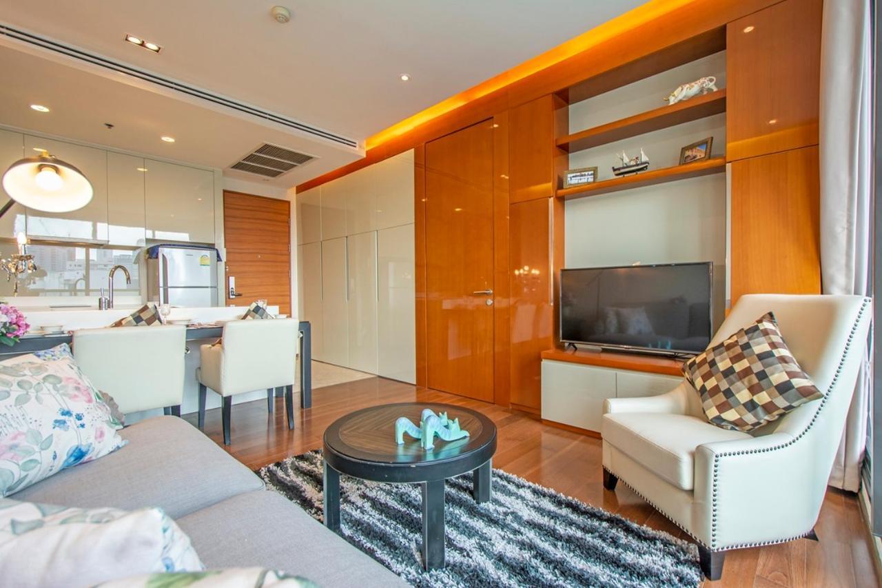 Luxury 1bed 1bath 300m Bts Phrom Phong, Emporium Emsphere Emquartier *
