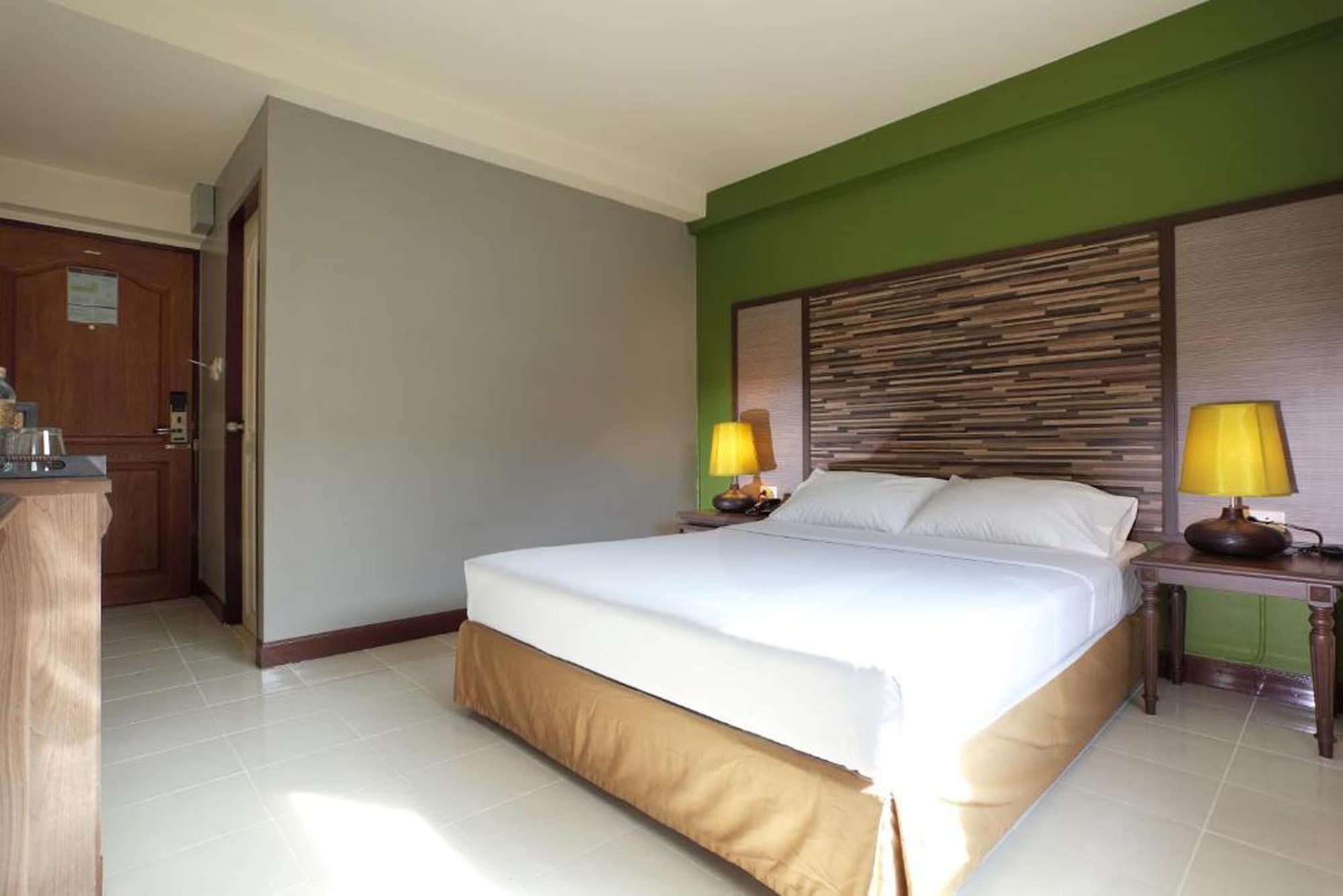 Inn Rambuttri Village Plaza